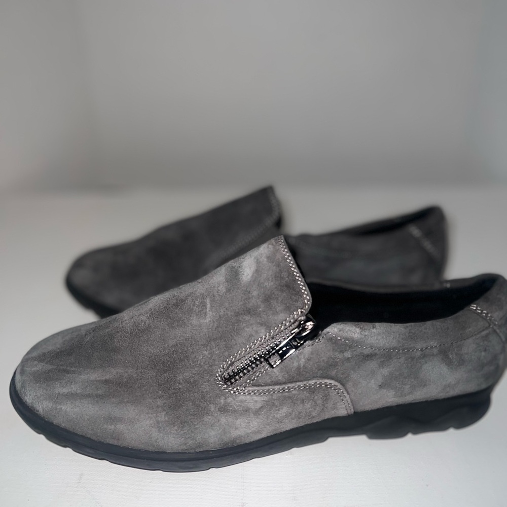 Vaneli Sport Gray Suede Women’s Slip-On Shoes size 9.5